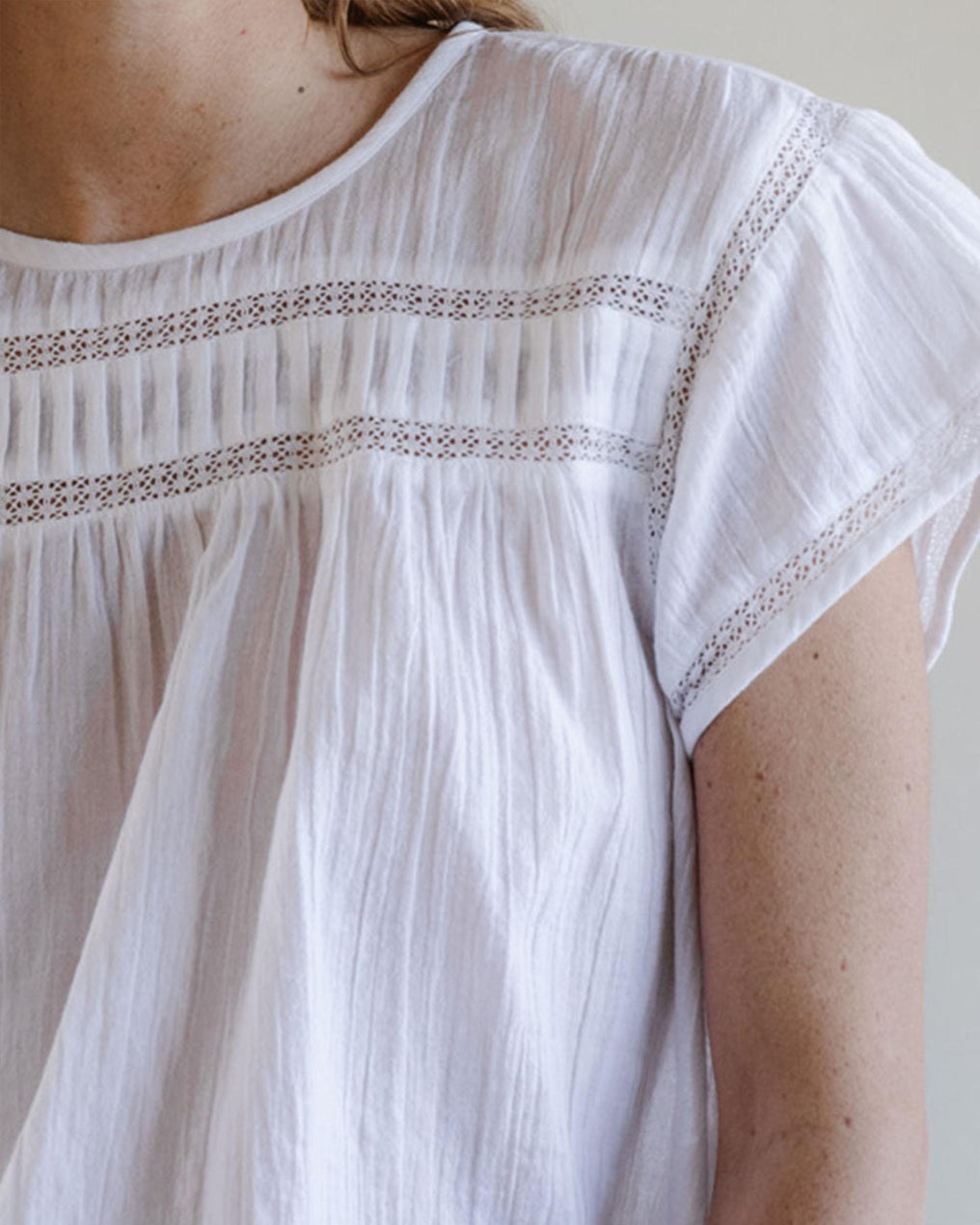 Blusa Manga Corta Puntillas Delantero Blanca