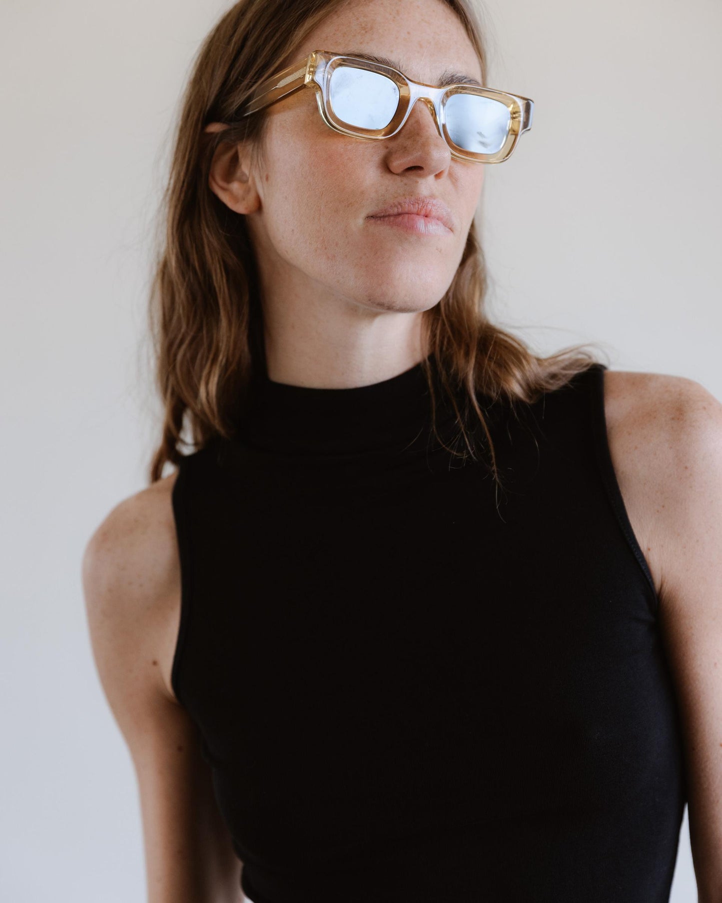 Camiseta Sin Mangas Cuello Subido Negro