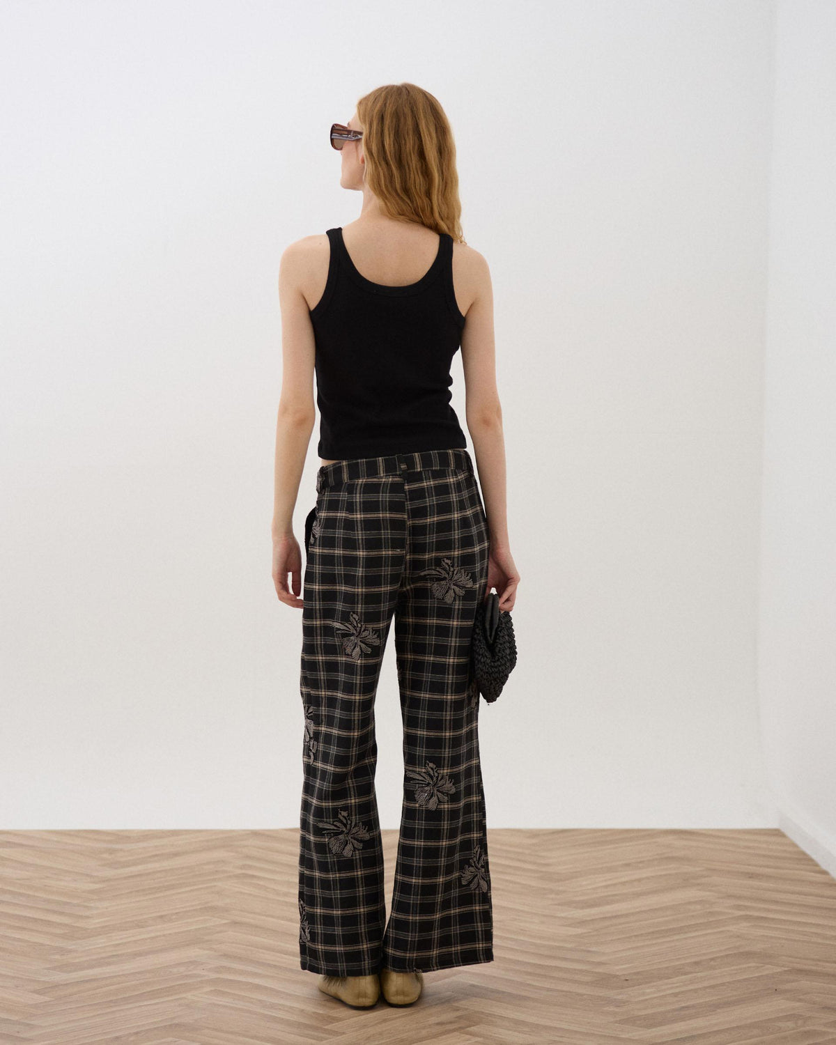 Pantalón Cuadros Detalle Flor Negro