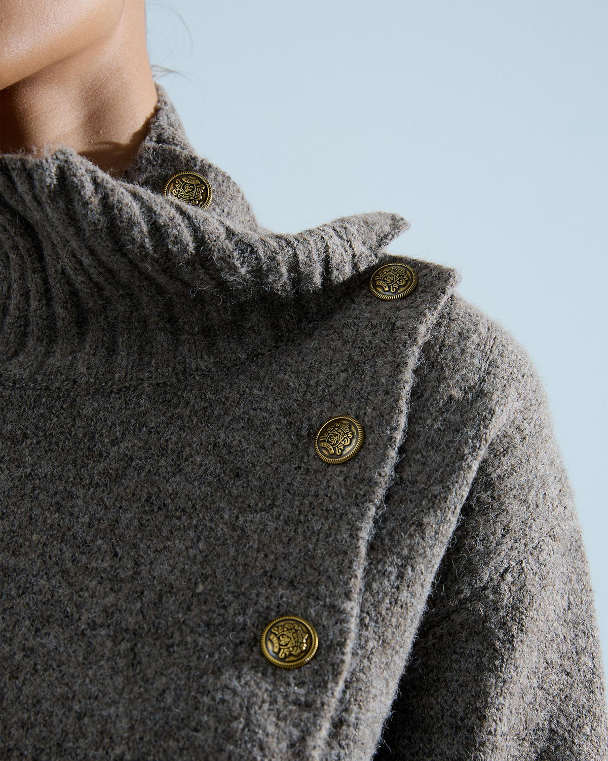Jersey Cuello Alto Botones Taupe