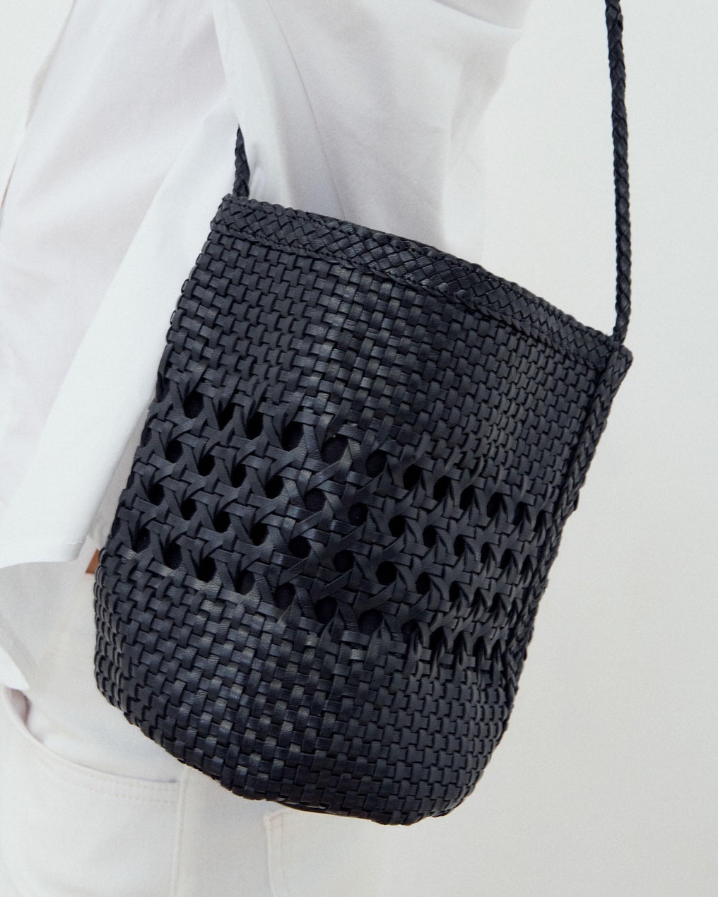 Mala Bucket Pele Entrançada Preto