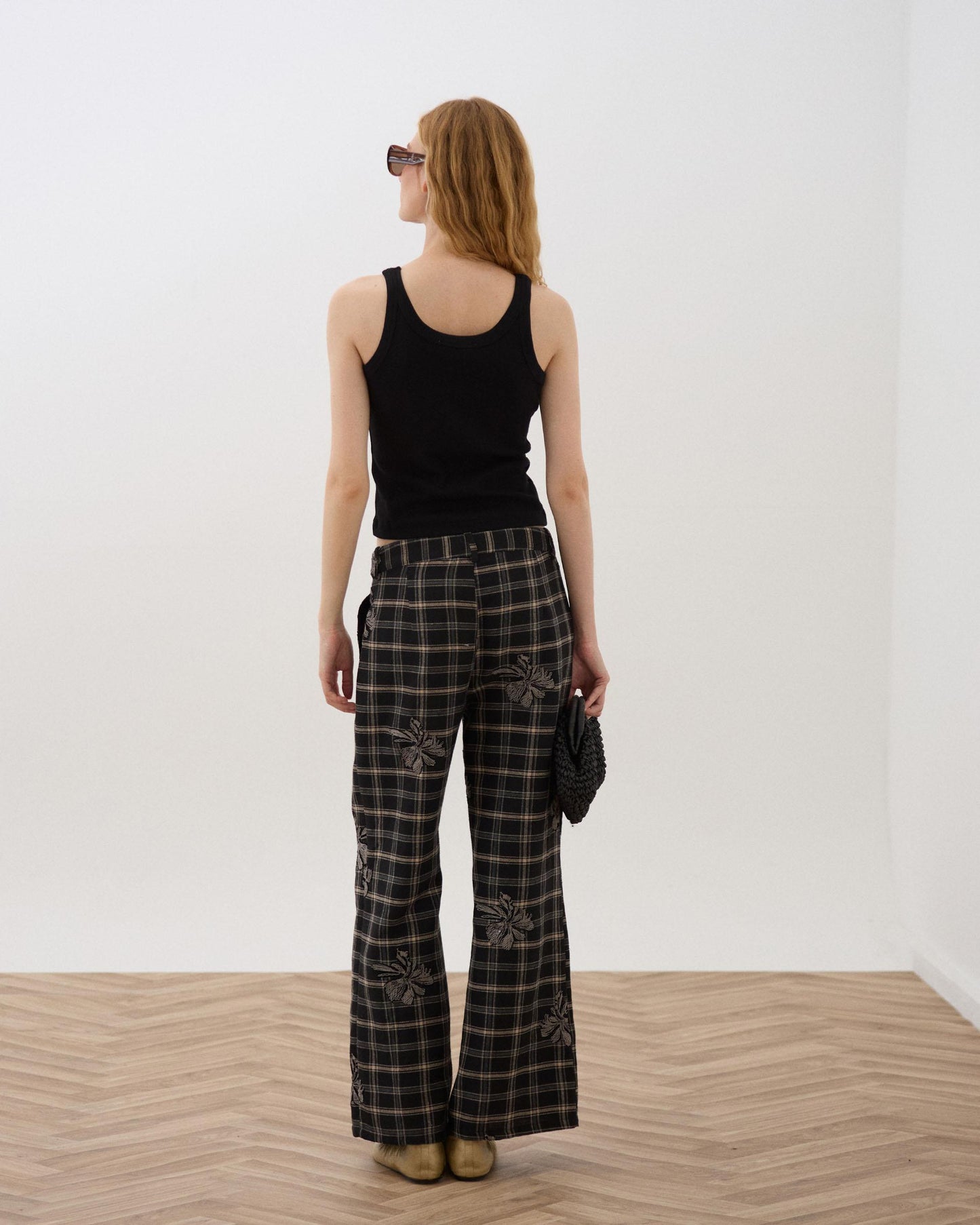 Pantalón Cuadros Detalle Flor Negro