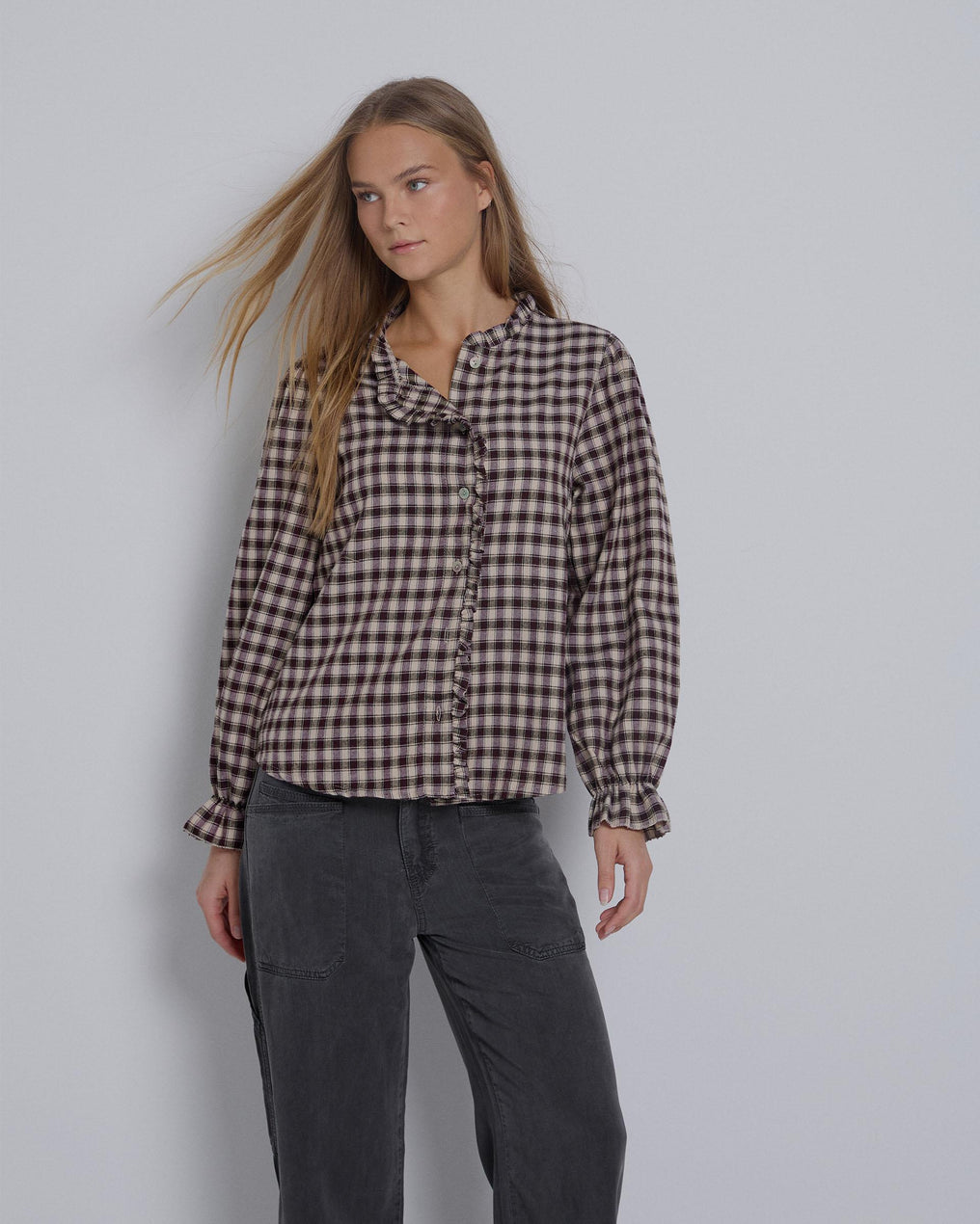 Blusa Cuadros Cuello Mao Volante Morado