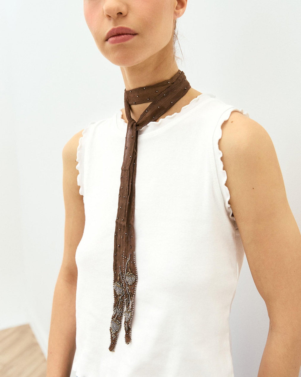 Collar Organza Bordado Marrón