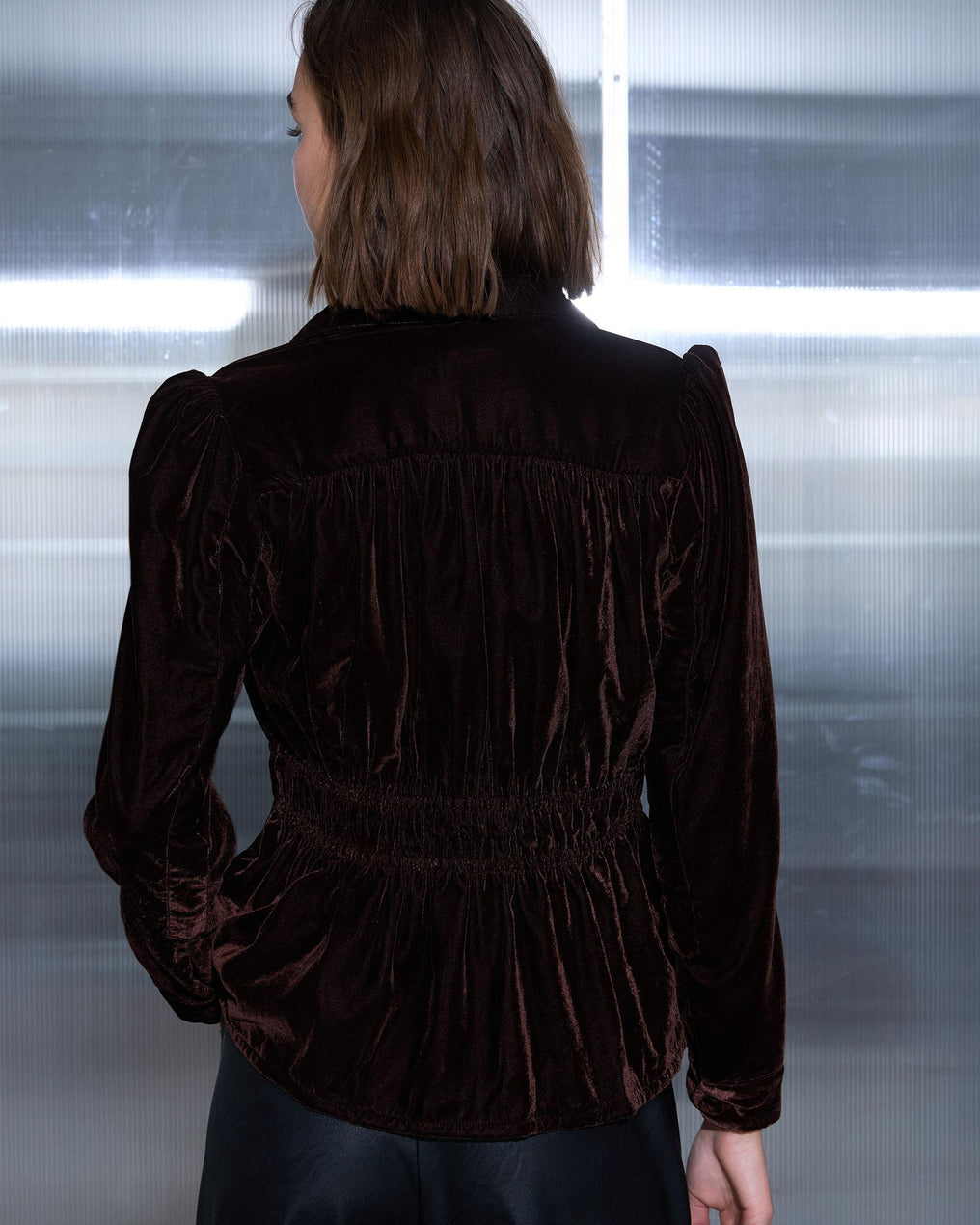 Casaco de veludo marrom franzida