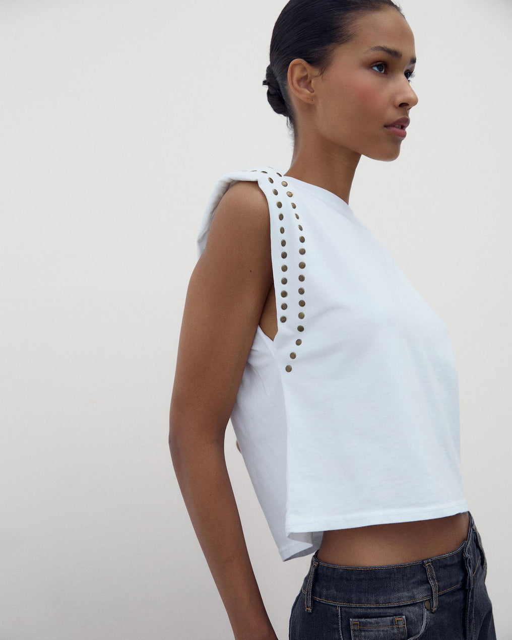 Camiseta Hombreras Tachuelas Blanco