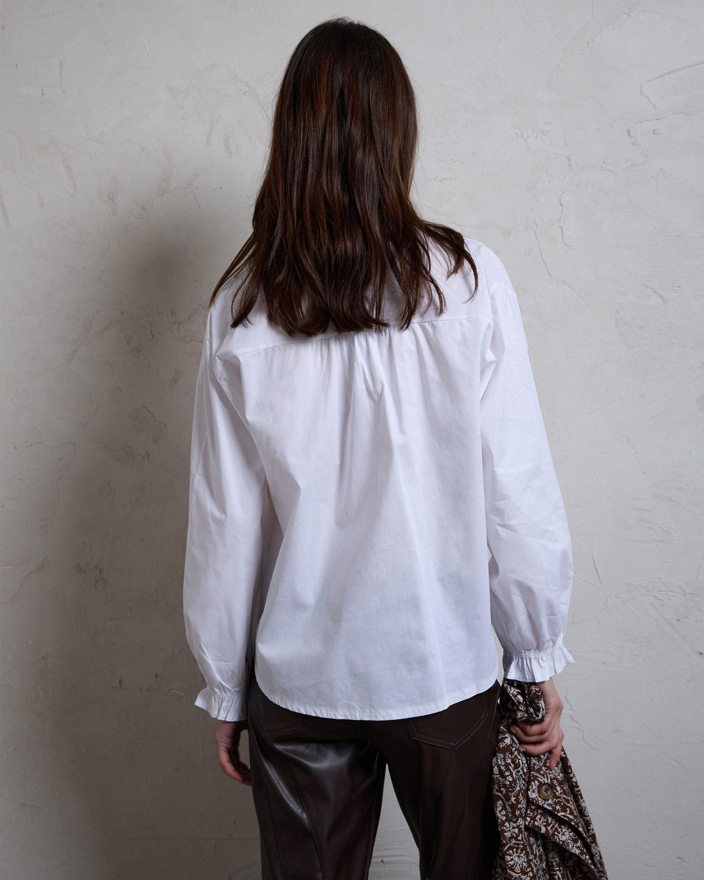 Blusa Escote Pico Volante Blanca