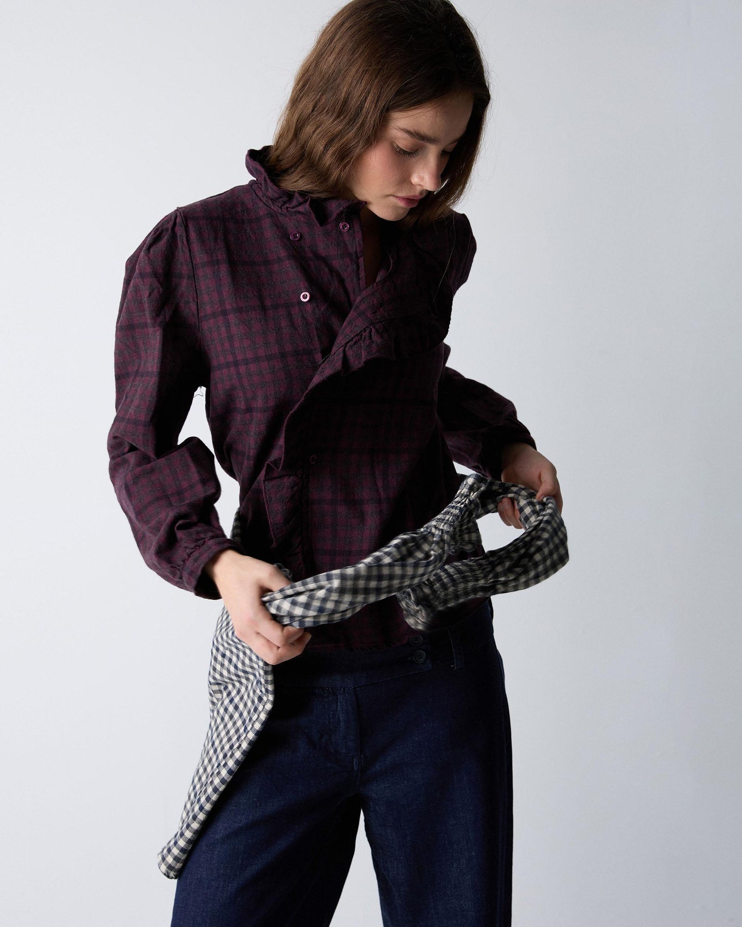 Blusa xadrez roxa com folhos laterais