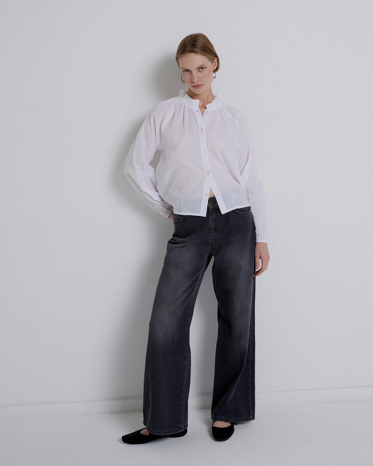 Blusa Branca Bordada Sol