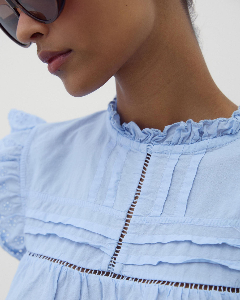 Blusa Mangas Troqueladas Azul Claro
