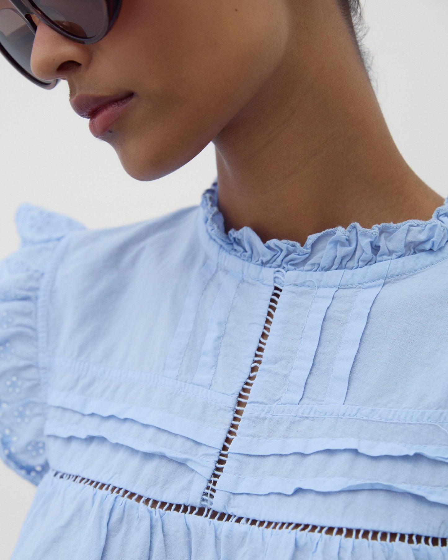Blusa Mangas Troqueladas Azul Claro