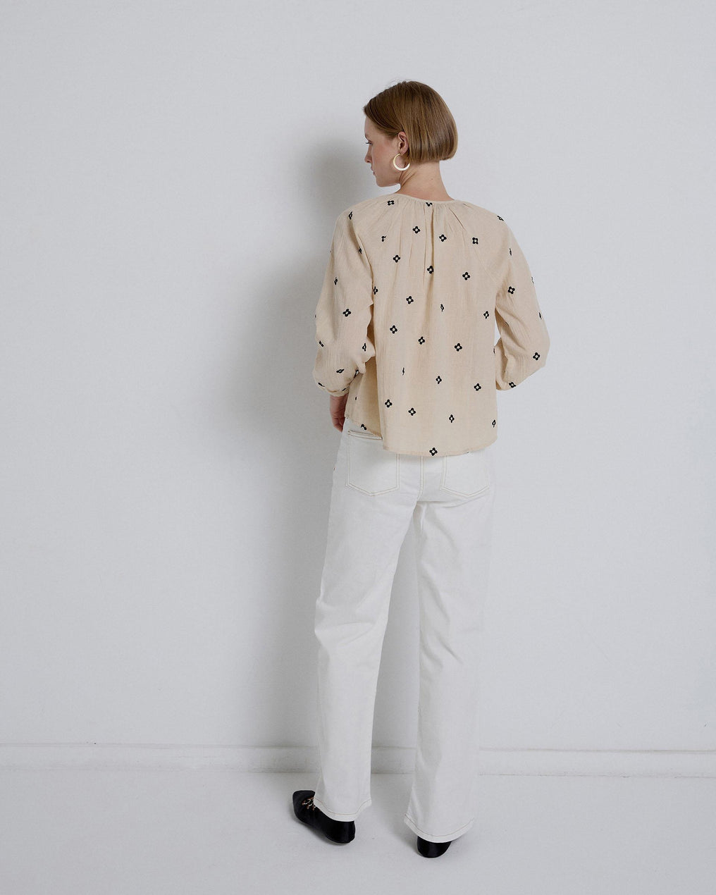 Blusa Bordados Flores Crudo