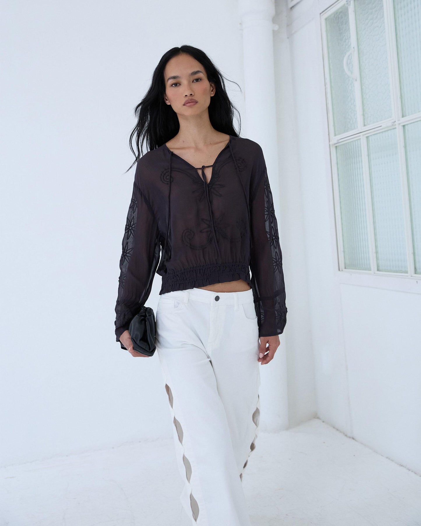 Blusa Bordados Goma Bajo Antracita