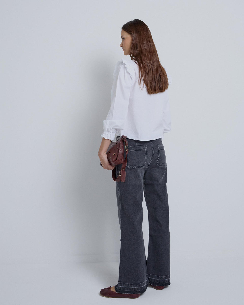 Blusa branca com folhos