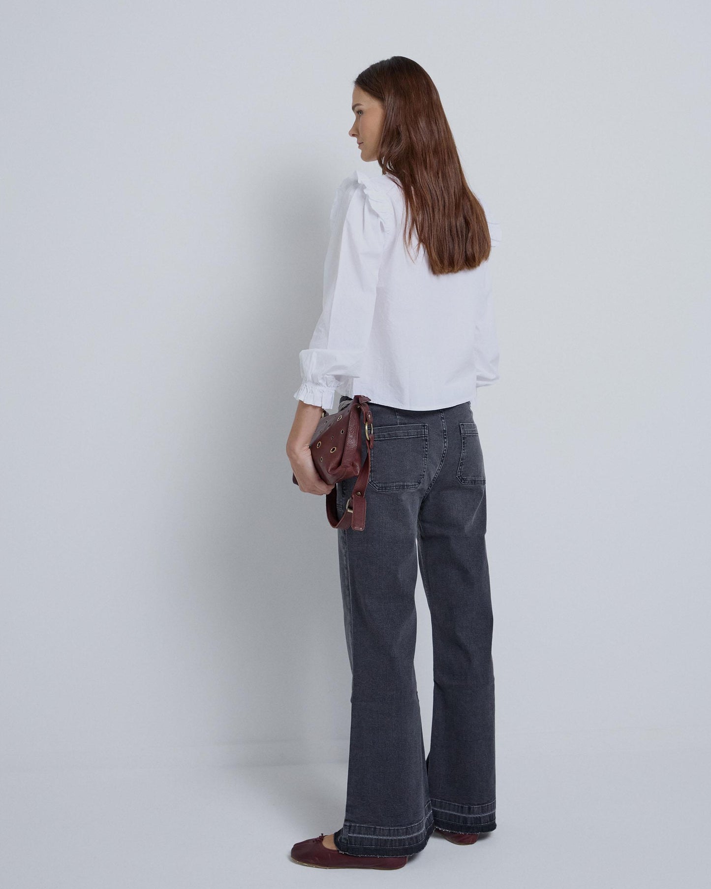 Blusa branca com folhos