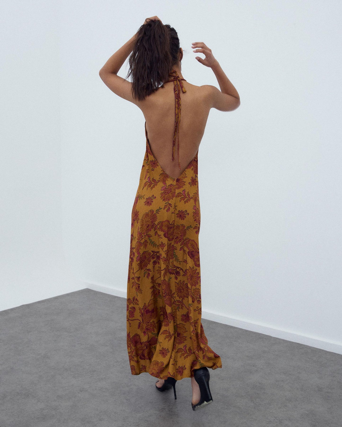 Vestido Halter Estampado Floral Multicolor