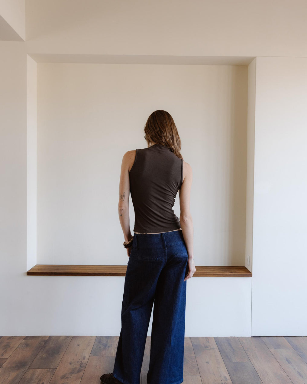 Camiseta Sin Mangas Cuello Subido Marrón