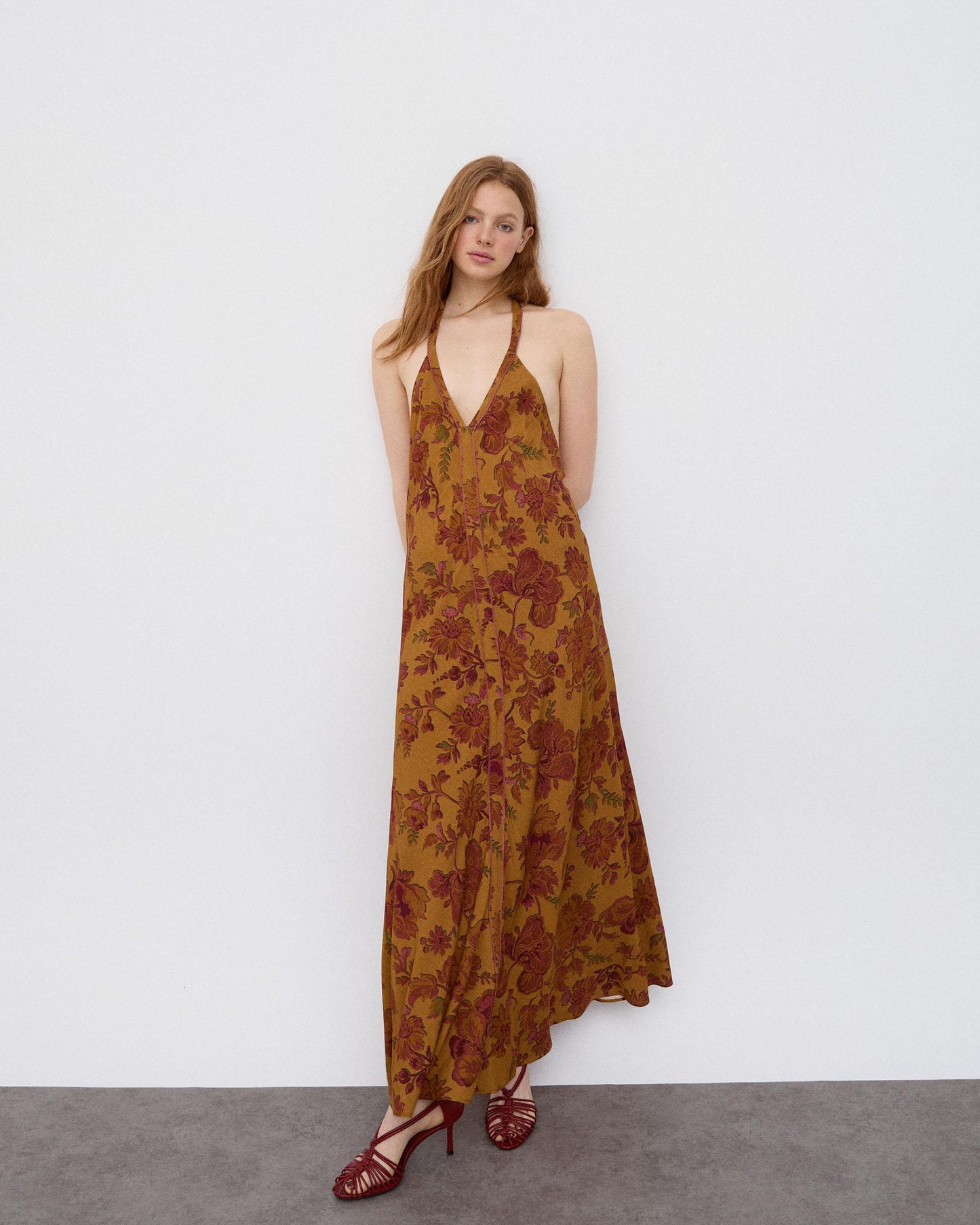 Vestido Halter Estampado Floral Multicolor