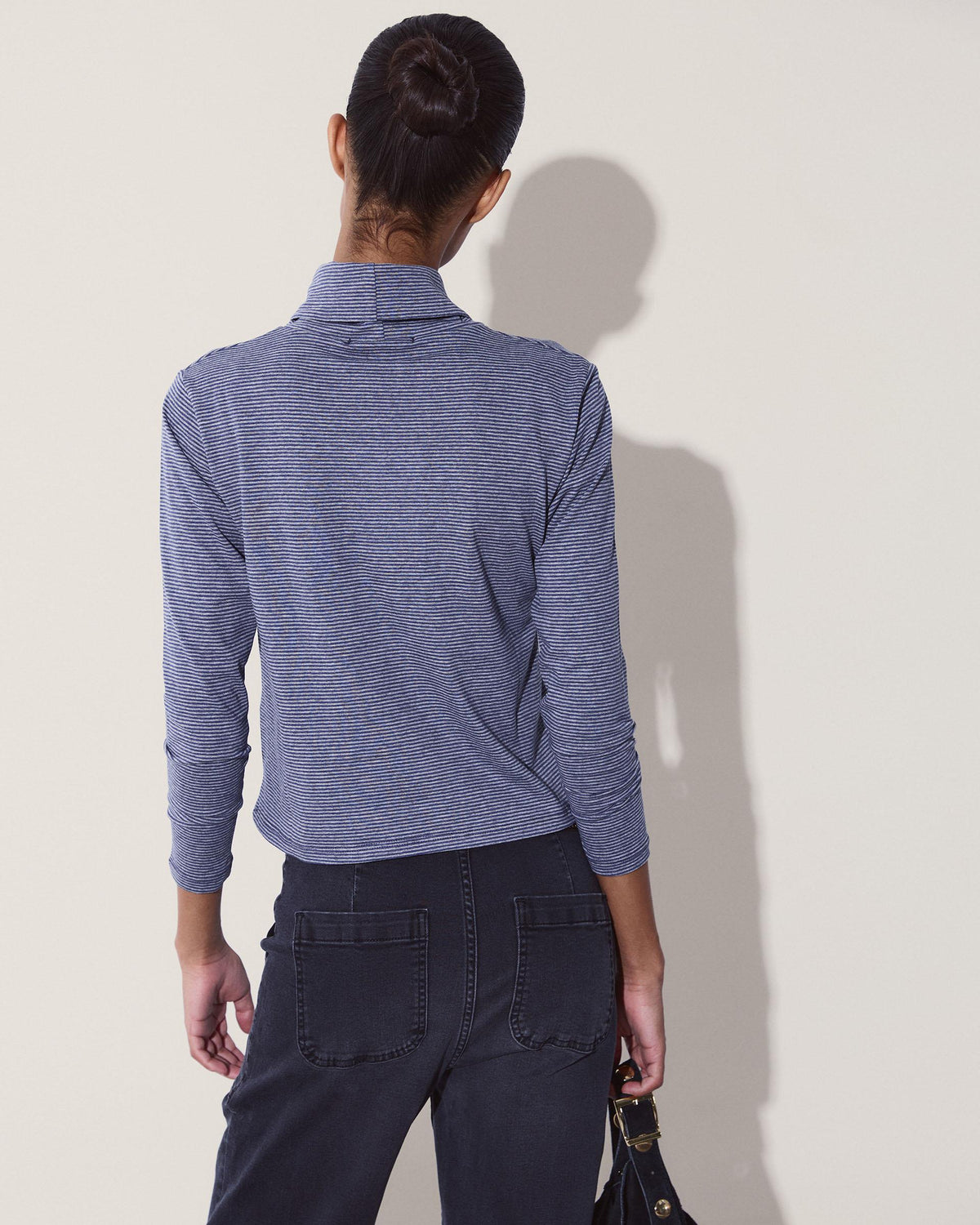 Camiseta Cuello Alto Rayas Azul Oscuro