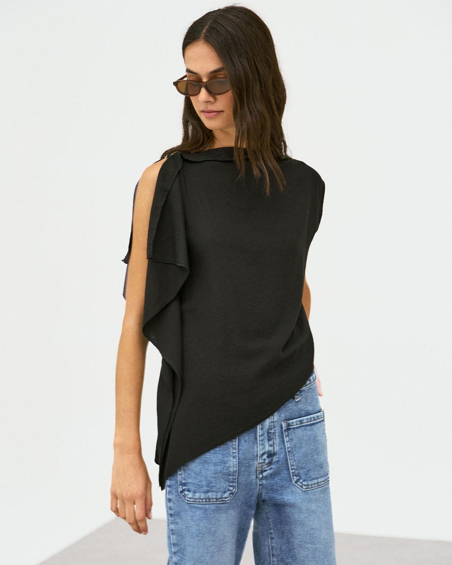 Top Asymétrique Volant Latéral Lin Noir