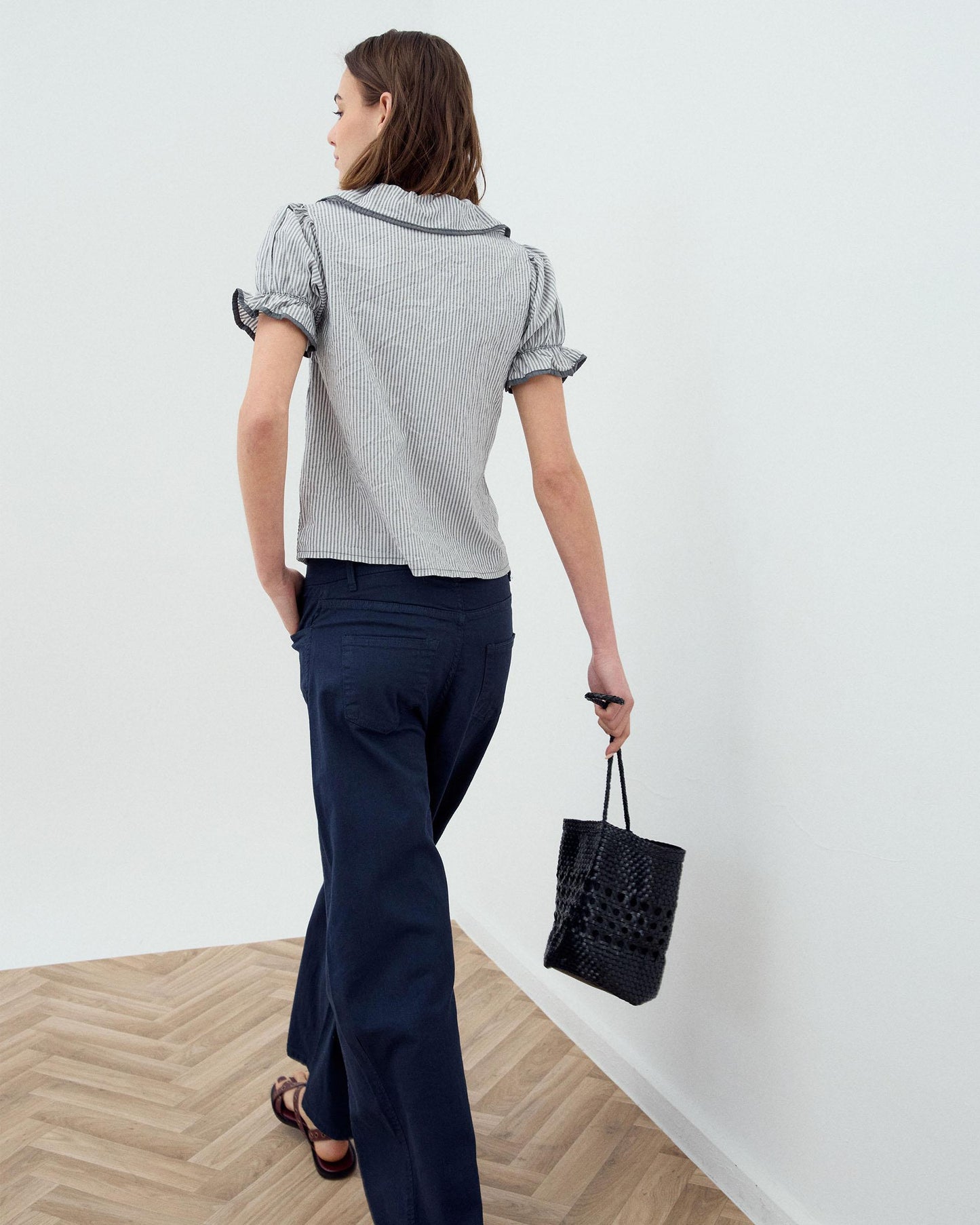 Camisa Volante Lateral Ribete Gris