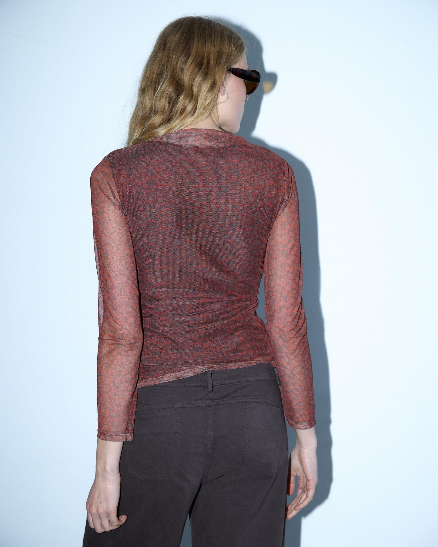 Top Drapeado Tul Estampado Marrón