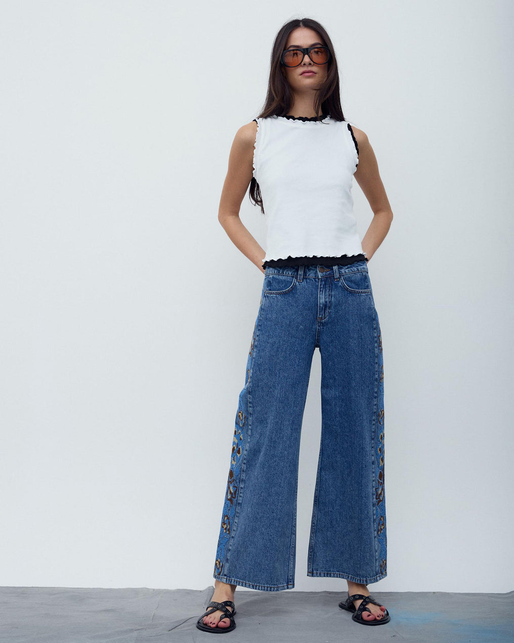Jeans Bordados Flores Laterais Azul