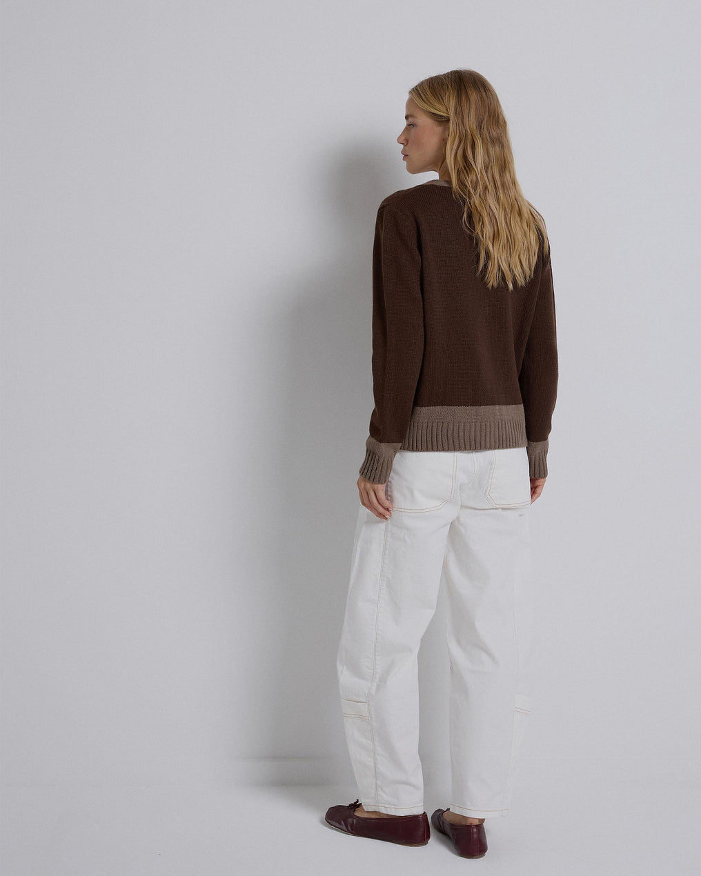 Jaqueta de malha com decote em V e dois tons taupe