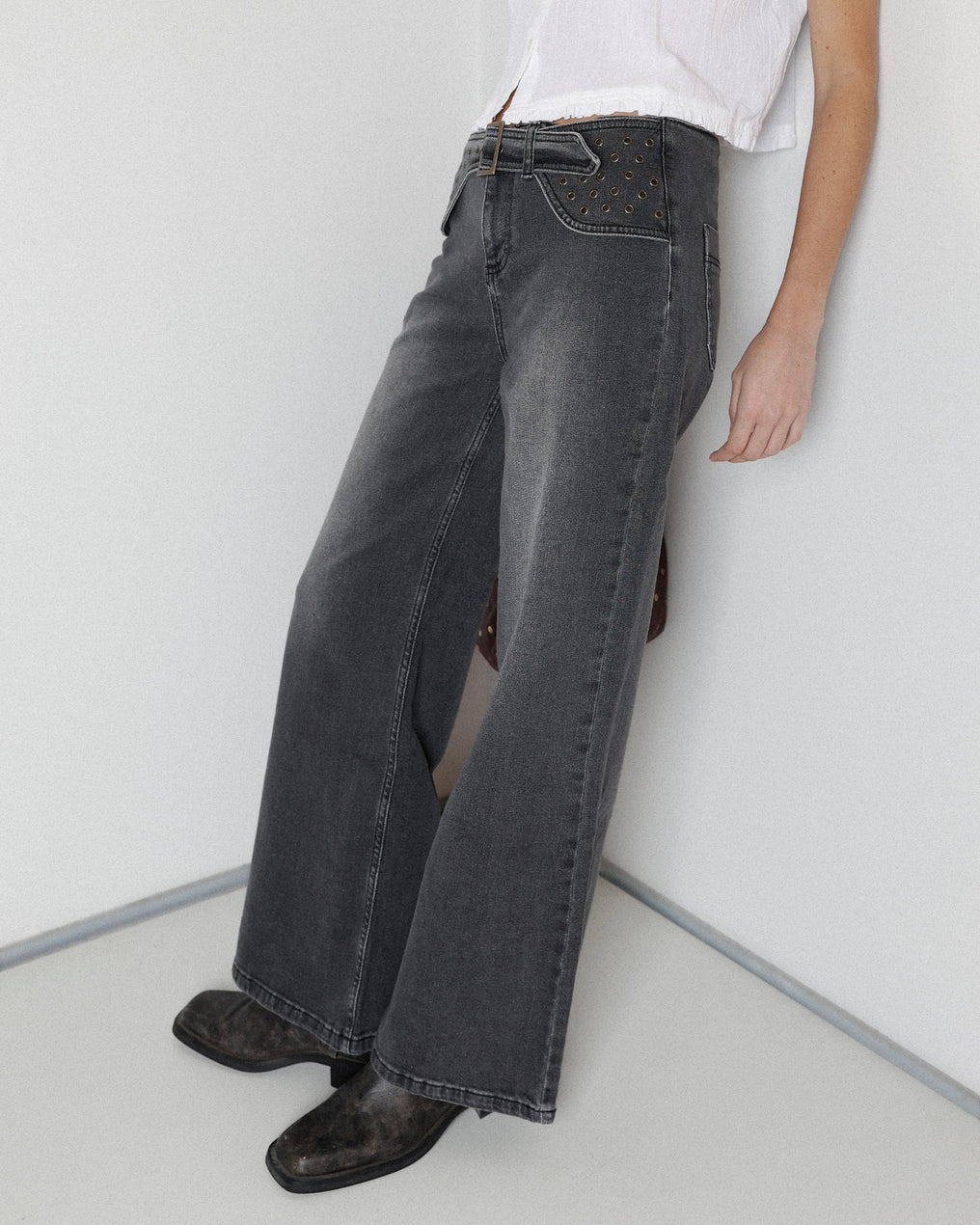 Jeans Cinturón Arandelas Antracita