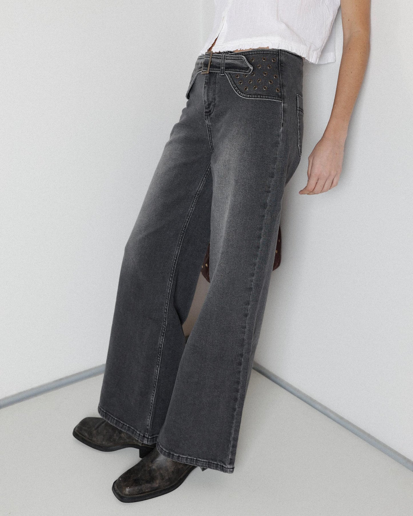 Jeans Cinturón Arandelas Antracita