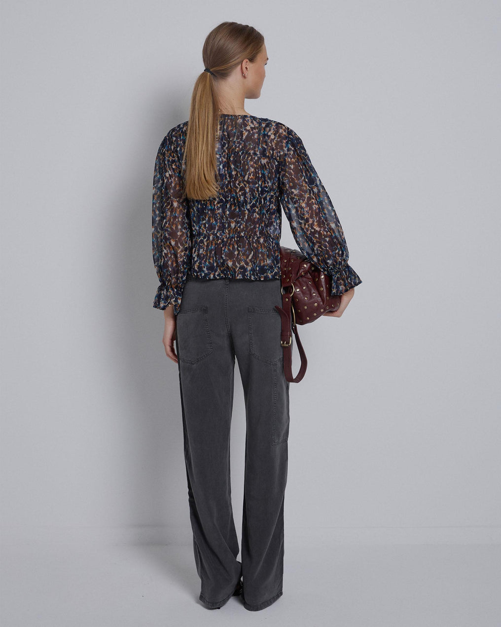 Blusa Gomas Estampada Azul Oscuro