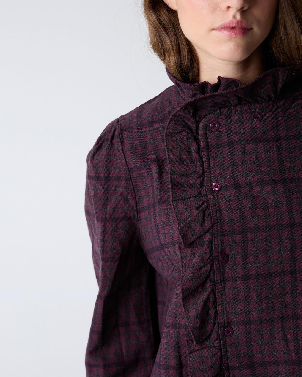 Blusa xadrez roxa com folhos laterais