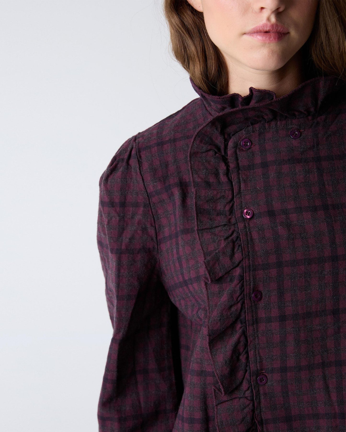 Blusa xadrez roxa com folhos laterais