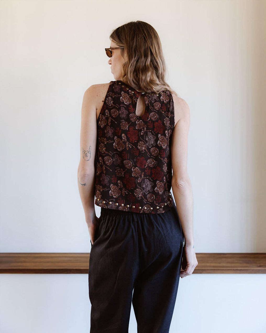 Top Tachuelas Tirantes Marrón