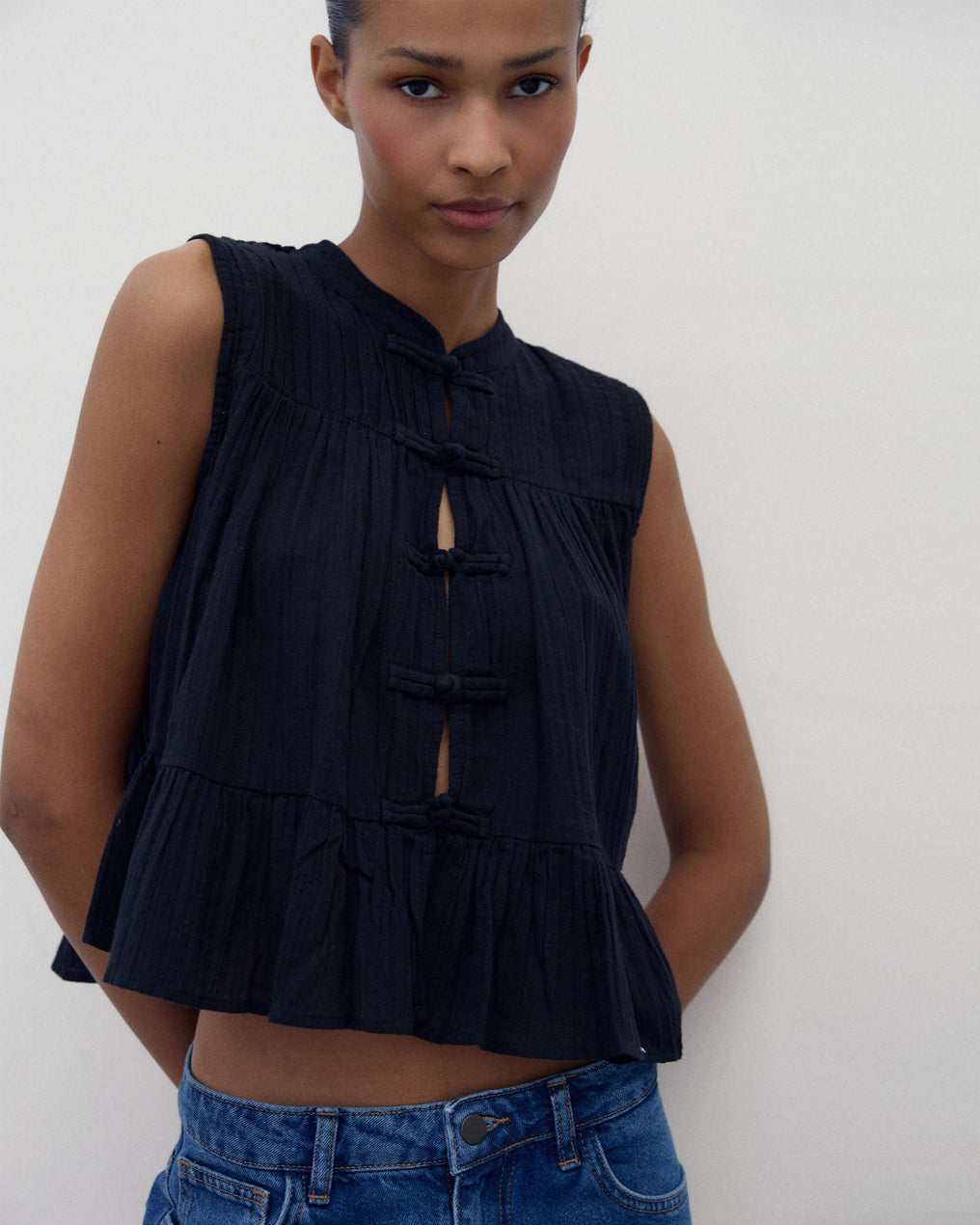 Blusa Sin Mangas Alamares Negro