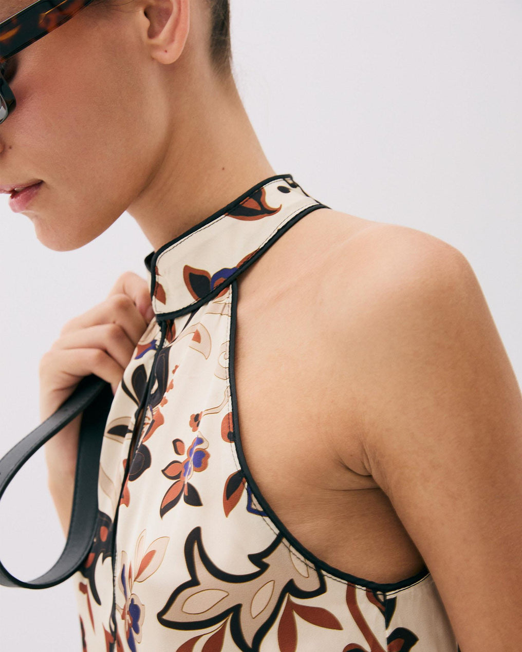 Top Cuello Subido Lágrima Estampado Floral Crudo