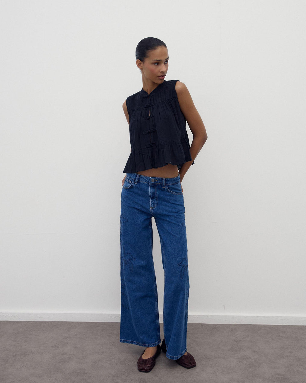 Jeans Bordados Silueta Flor Azul