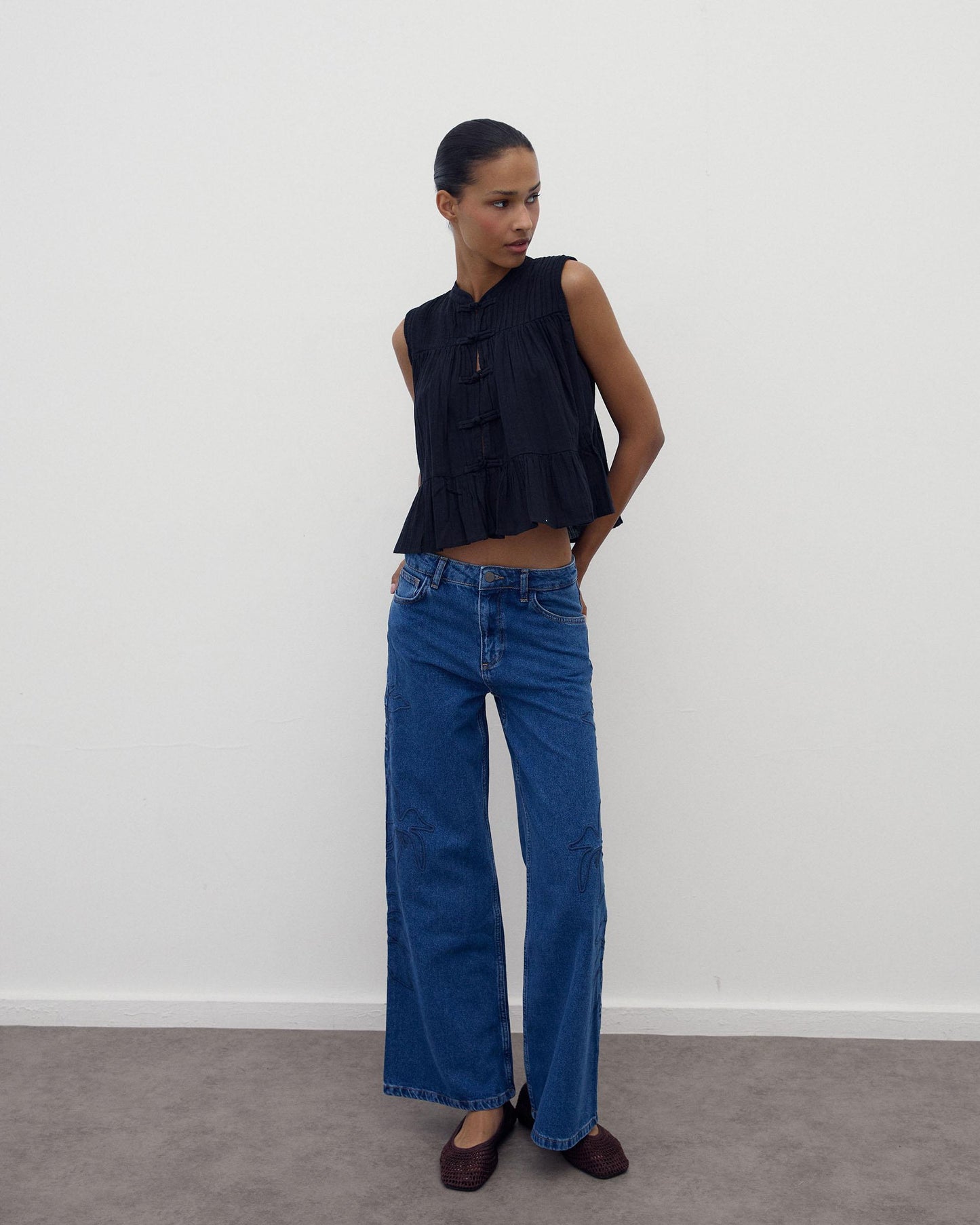 Jeans Bordados Silueta Flor Azul