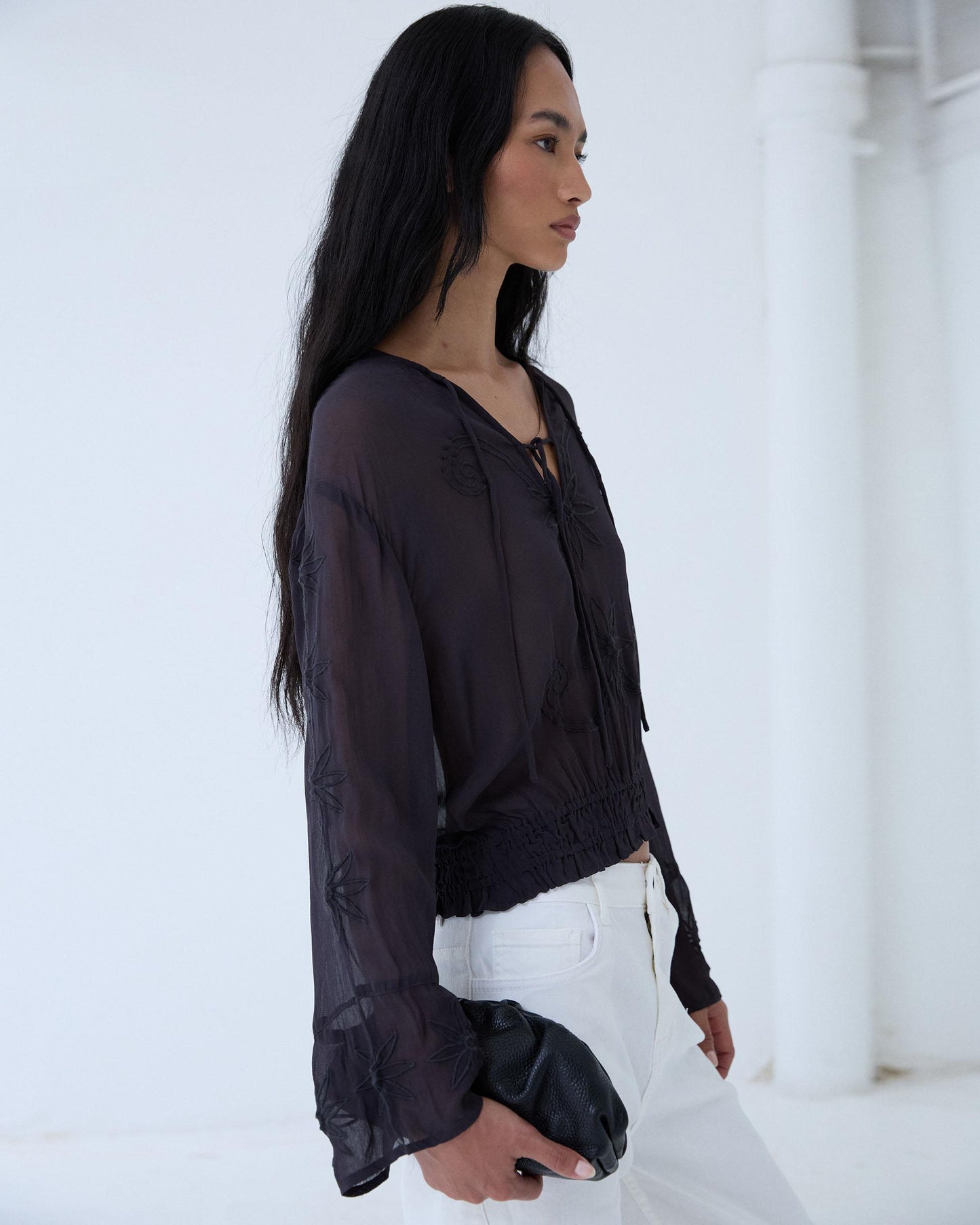 Blusa Bordados Goma Bajo Antracita