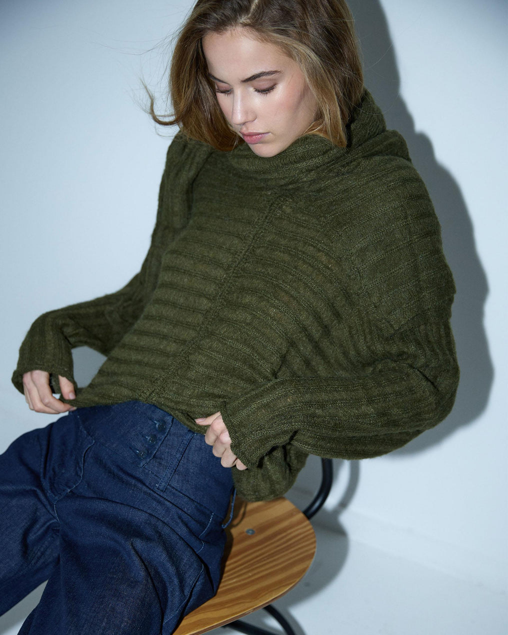 Costura em malha listrada verde-escura