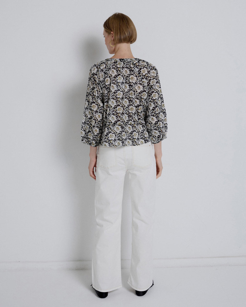 Blusa Estampado Flores Lazada Cintura Negro