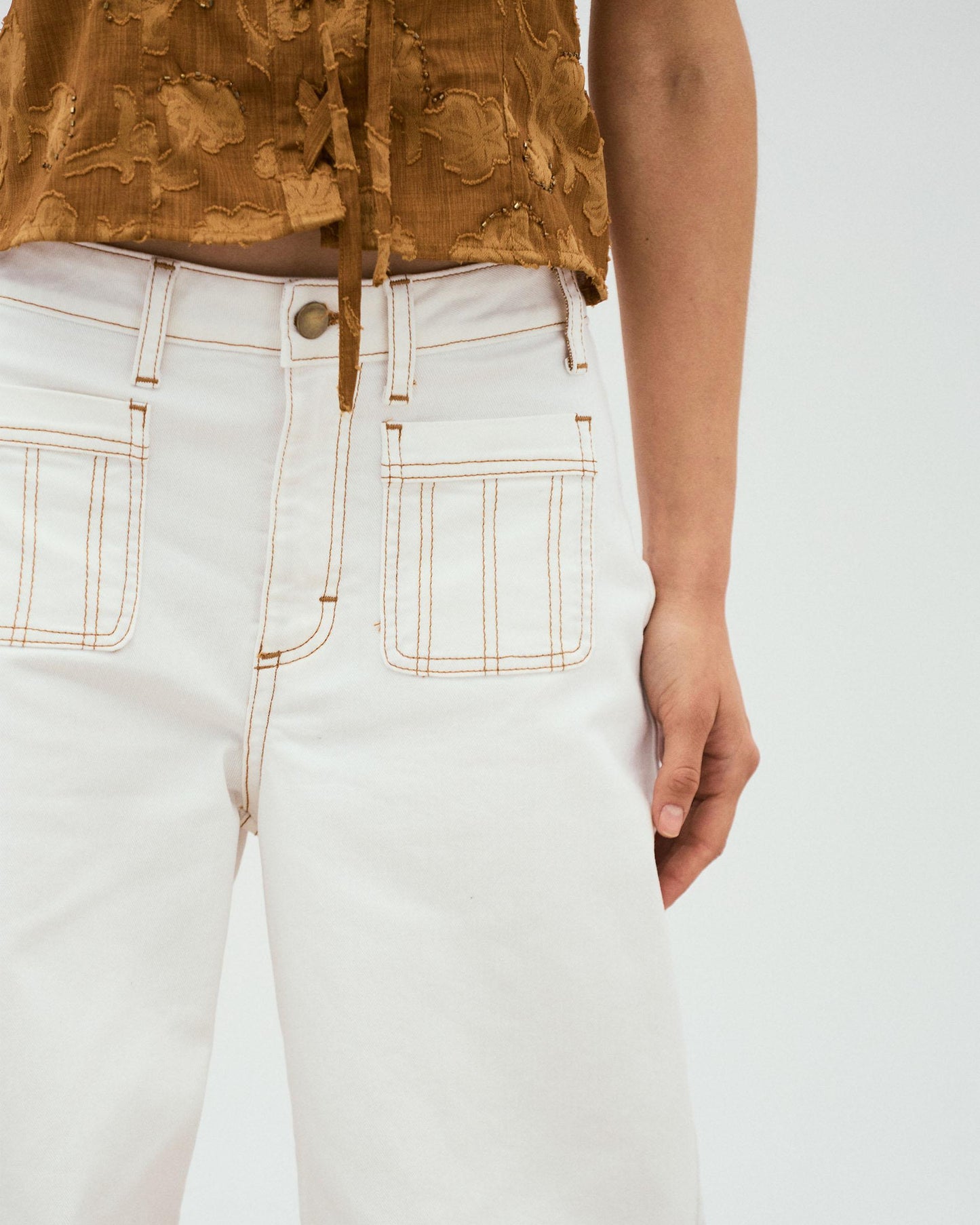 Jeans com Bordado de Sol Branco