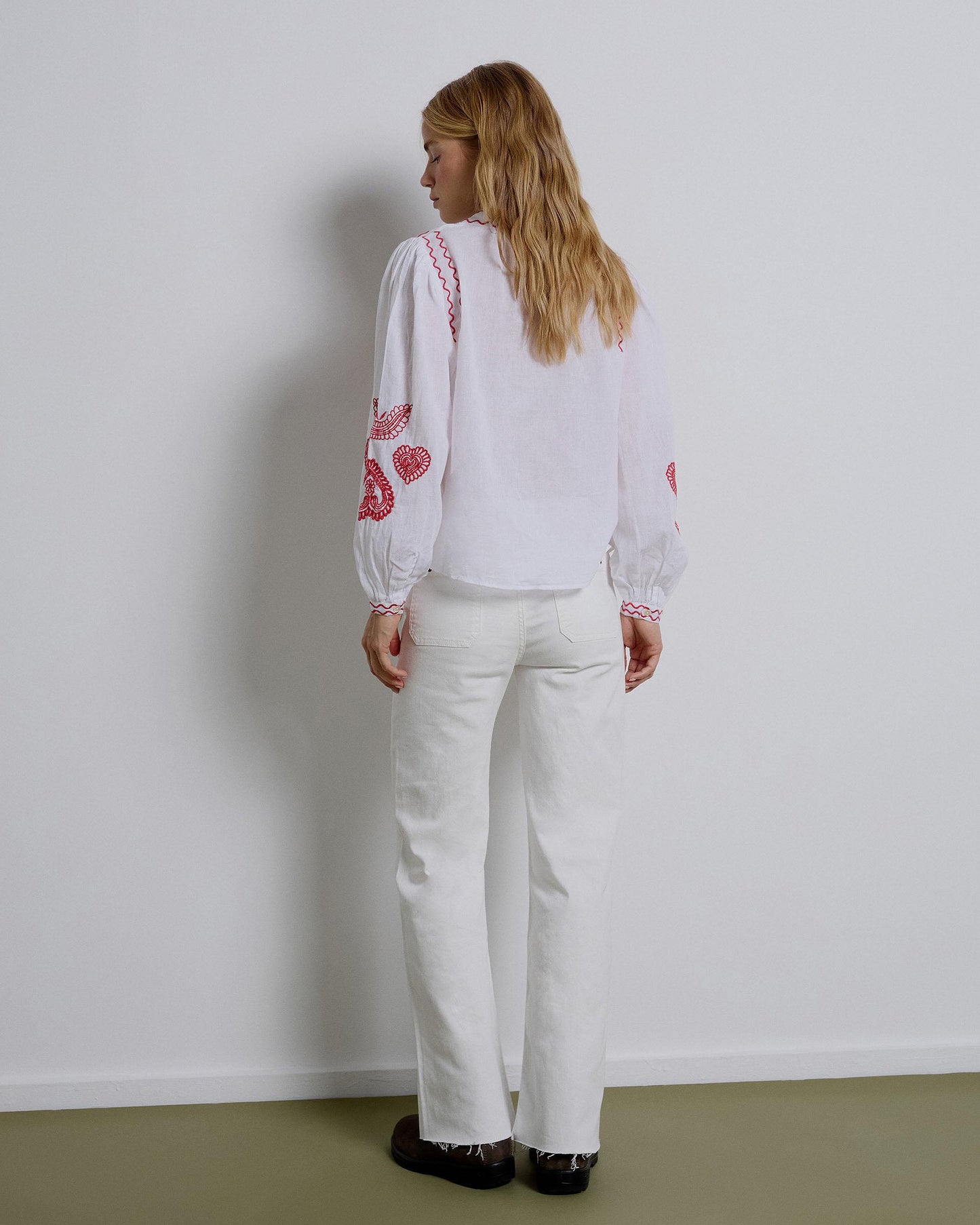 Blusa Bordados Delanteros Blanca