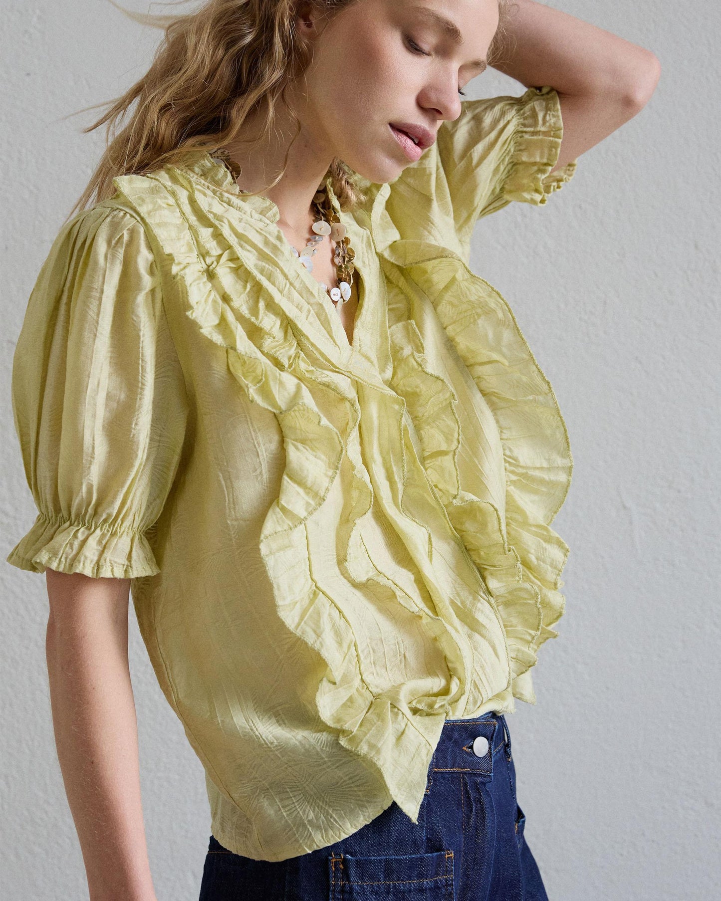 Blusa Manga Curta Folhos Decote em Bico Verde