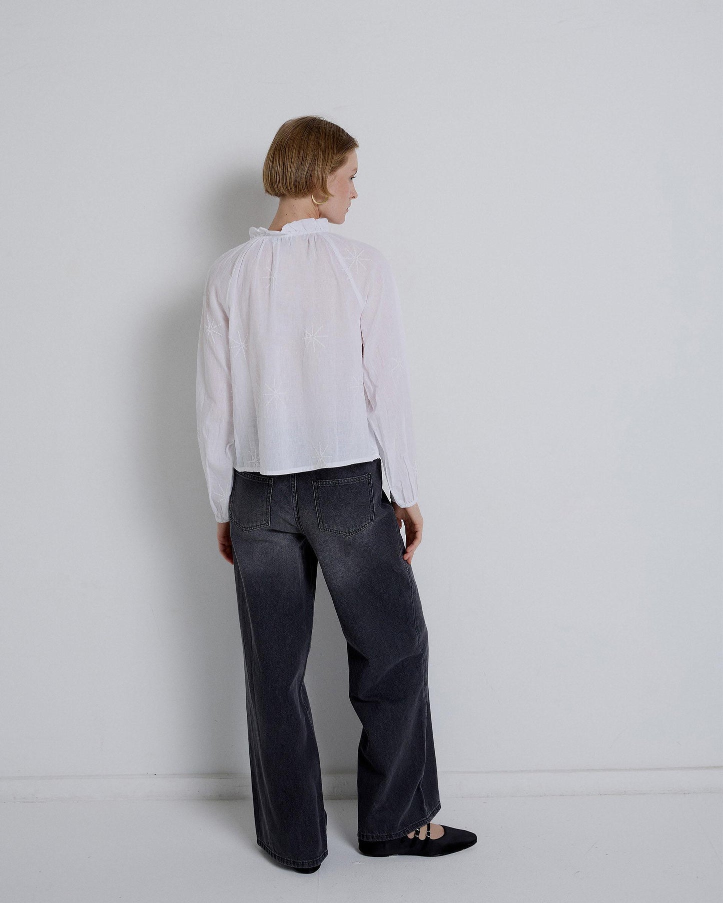 Blusa Branca Bordada Sol