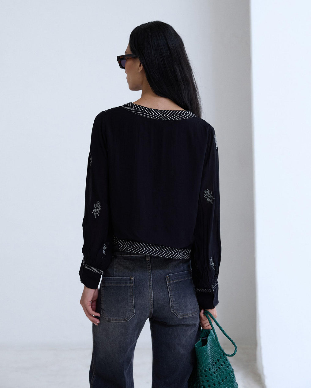 Blusa Gasa Bordados Metalizados Negro