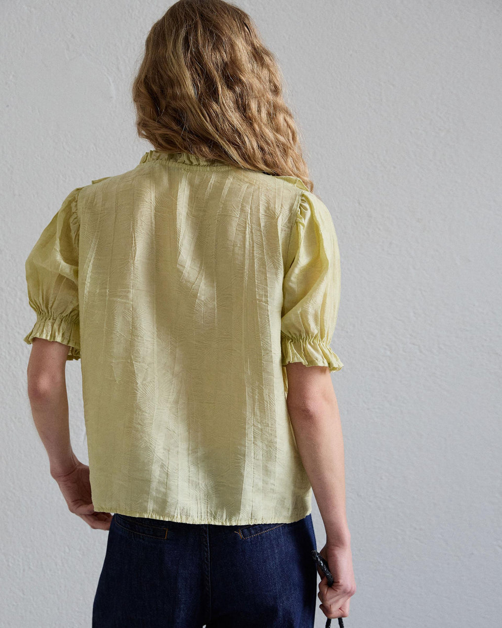 Blusa Manga Curta Folhos Decote em Bico Verde