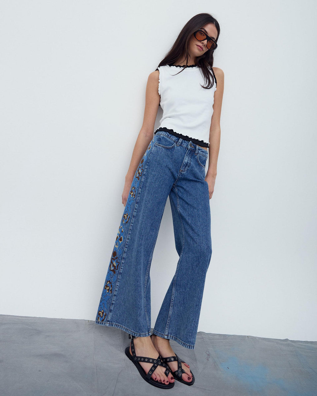 Jeans Bordados Flores Laterais Azul