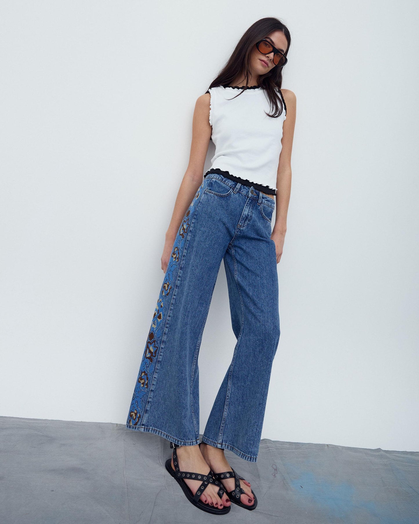 Jeans Bordados Flores Laterais Azul