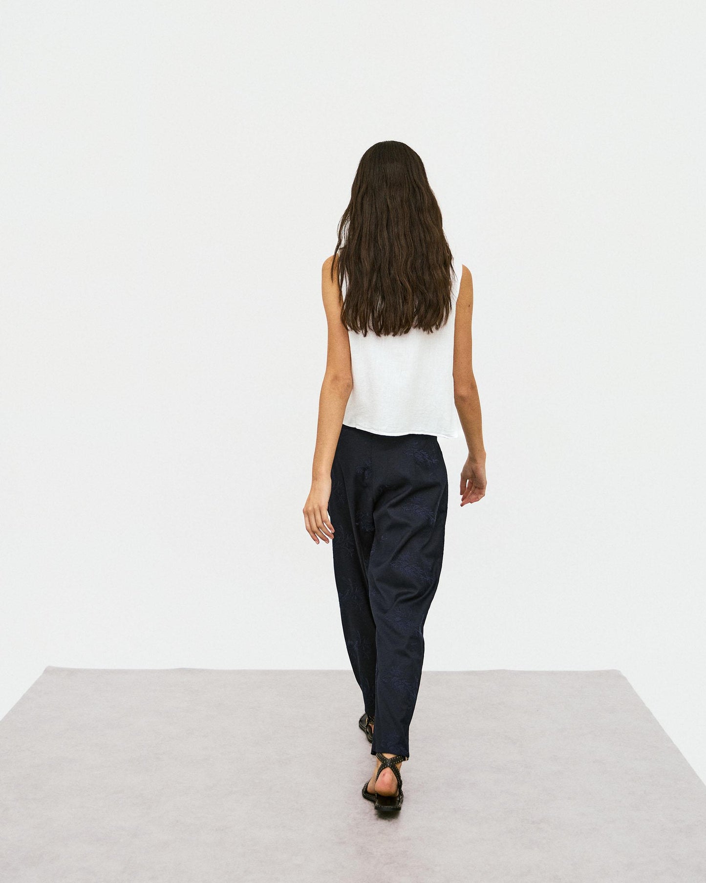 Pantalón Bordados Florales Azul Oscuro